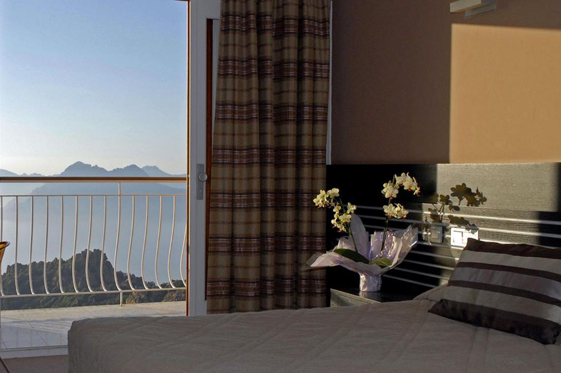 Hotel Capo Rosso П'яна Екстер'єр фото